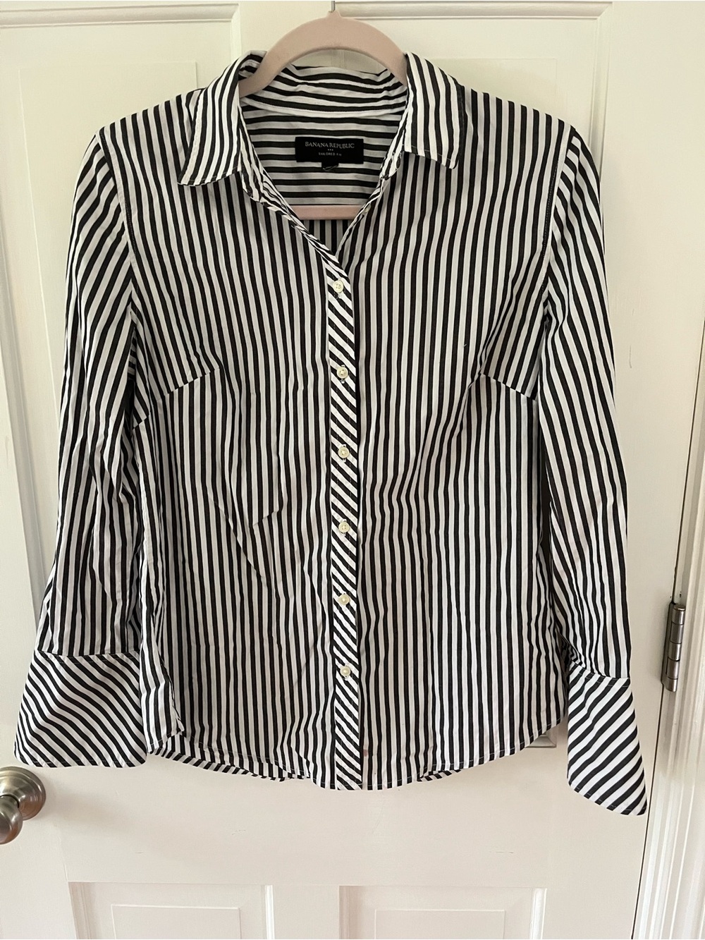 🌟Banana Republic Black and White Tailored Button Down Size 8 - Picture 1 of 6